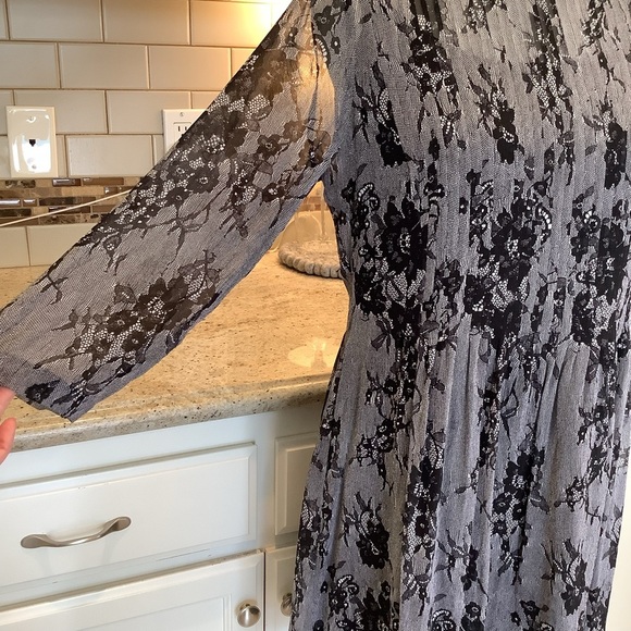 Club Monaco Silk Black and Gray Floral Dress Size 8 - Picture 3 of 12